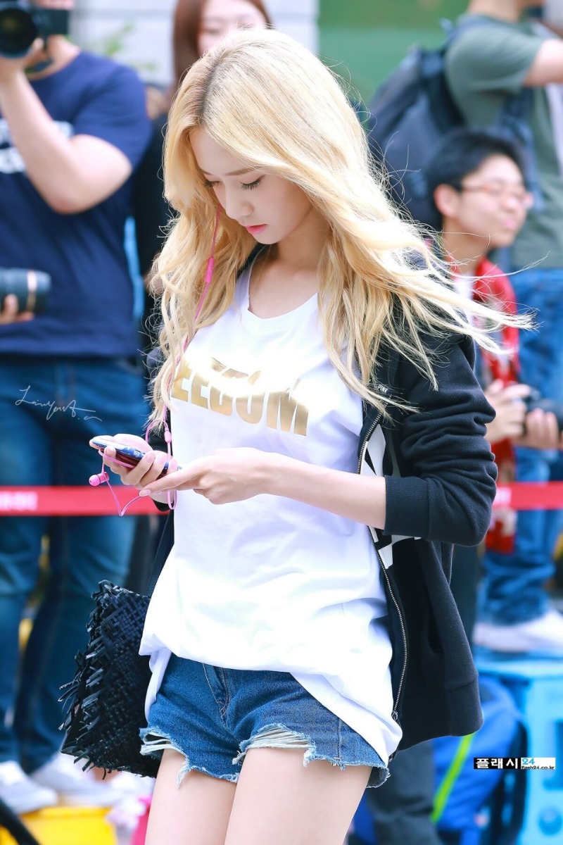 150717-Girls-Generation-YoonA-at-Music-Bank-1.jpg