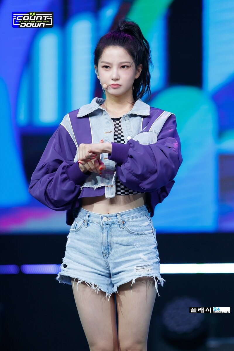 211014-Yujin-Shoot-stage-on-site-photos-M-Countdown-documents-2.jpg