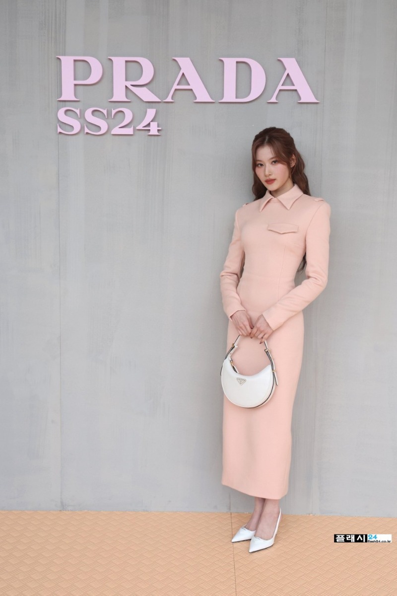 230921-Sana-at-Prada-SS24-Womenswear-Collection-1.jpg