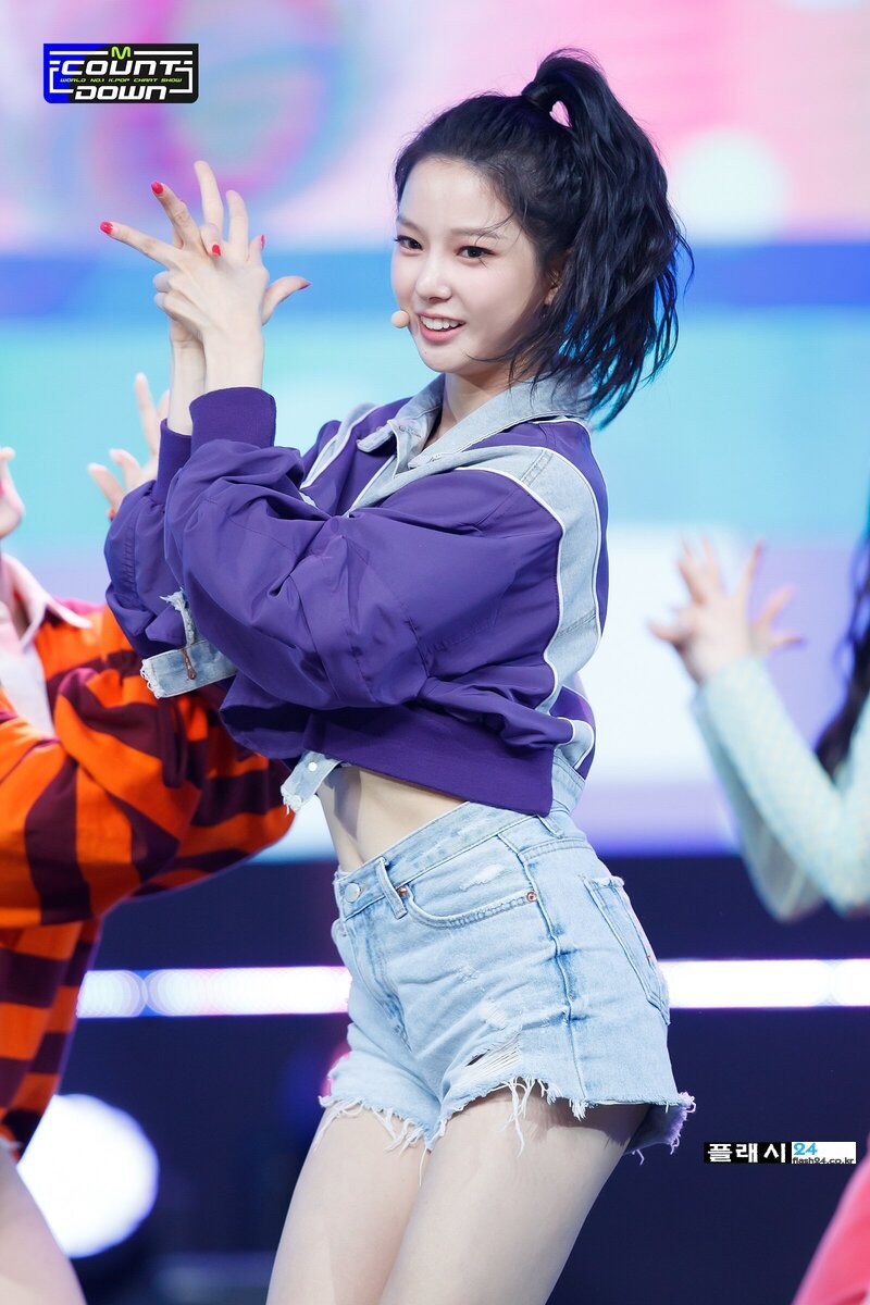 211014-Yujin-Shoot-stage-on-site-photos-M-Countdown-documents-1.jpg