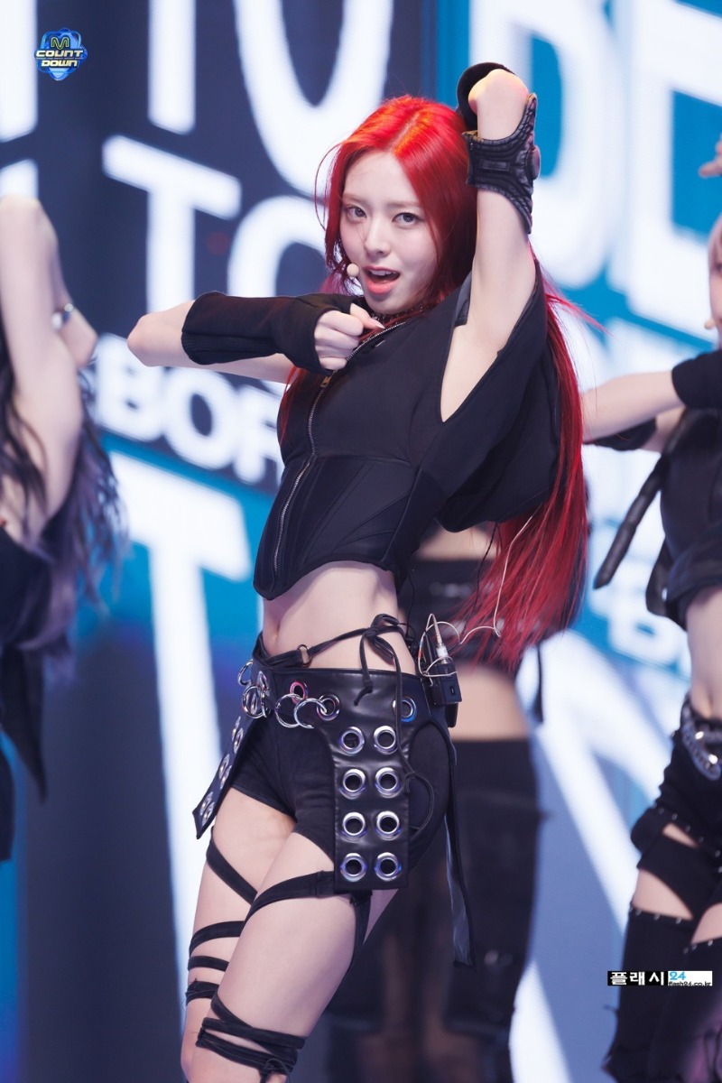 240111-ITZY-Yuna-BORN-TO-BE-and-UNTOUCHABLE-15.jpg