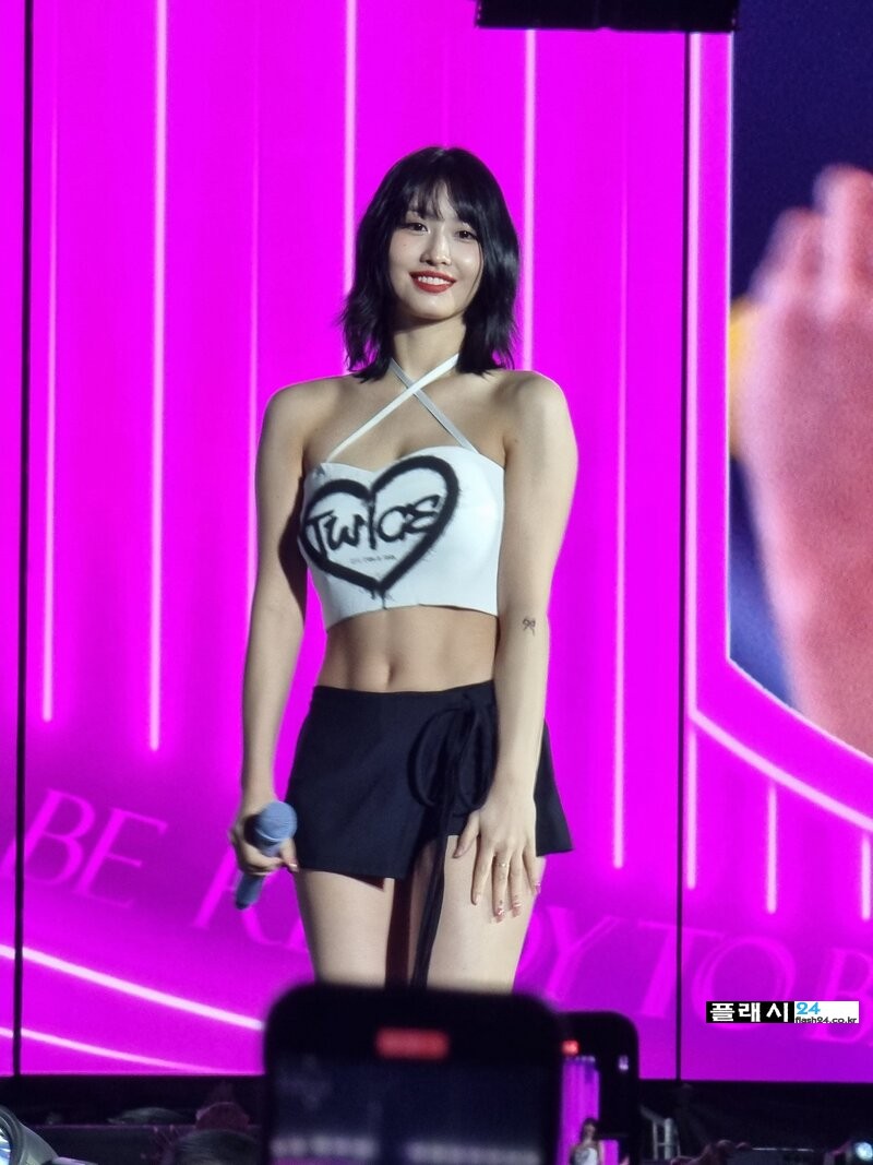 231104-TWICE-Momo-READY-TO-BE-World-Tour-in-Melbourne-documents-1.jpg