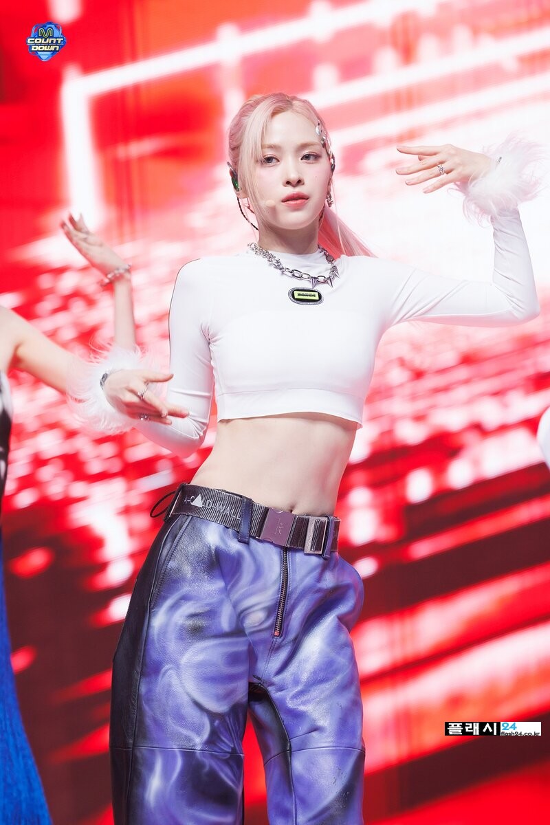 240111-ITZY-Ryujin-BORN-TO-BE-and-UNTOUCHABLE-at-M-Countdown-documents-7.jpg
