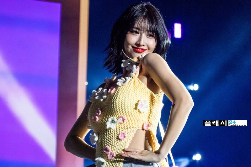231104-TWICE-Momo-READY-TO-BE-World-Tour-in-Melbourne-documents-1(2).jpg