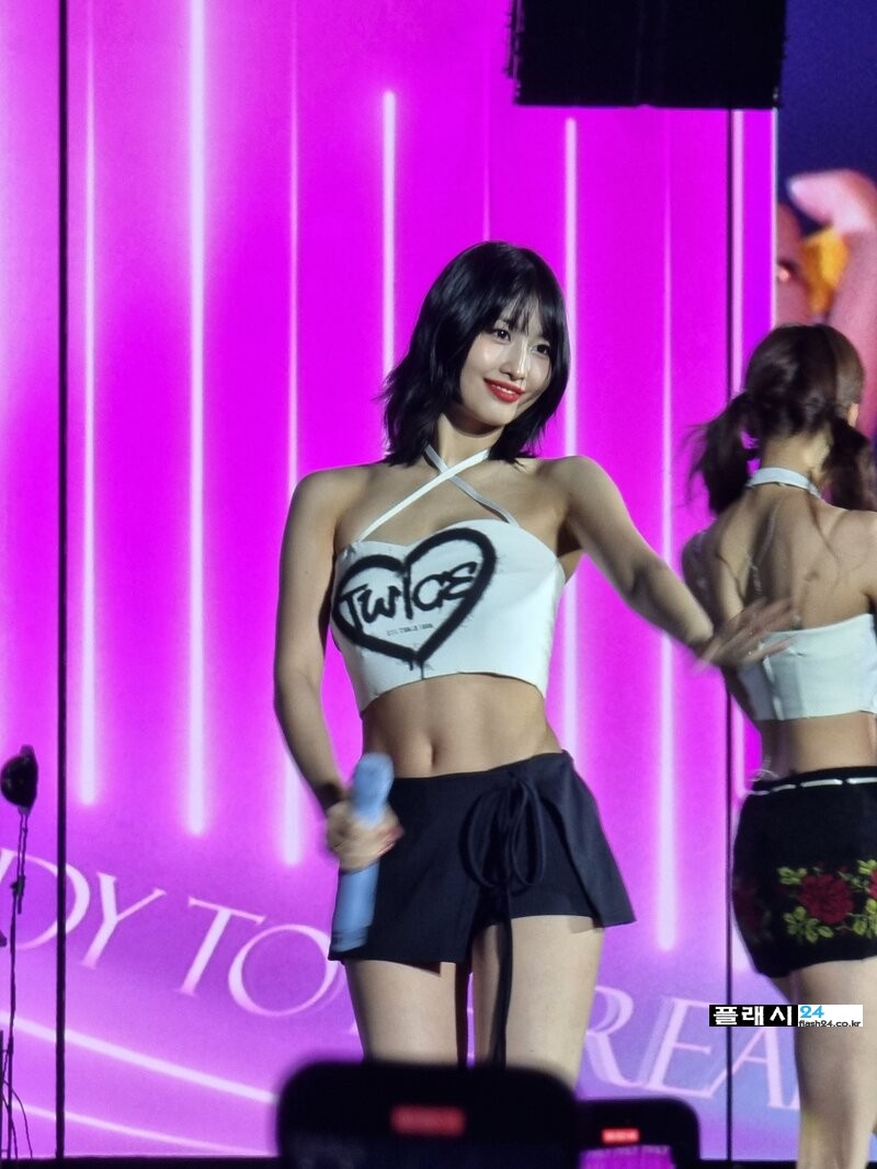 231104-TWICE-Momo-READY-TO-BE-World-Tour-in-Melbourne-documents-2.jpg