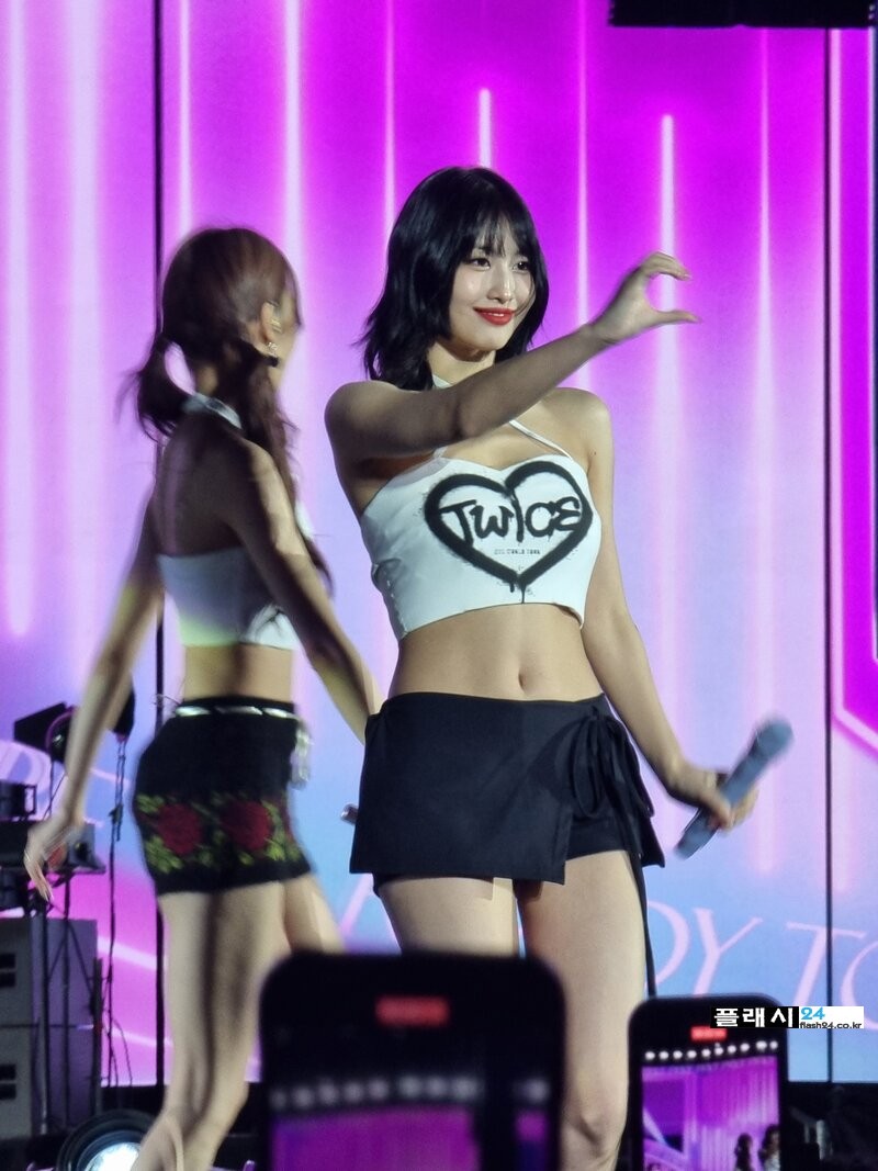 231104-TWICE-Momo-READY-TO-BE-World-Tour-in-Melbourne-documents-3.jpg