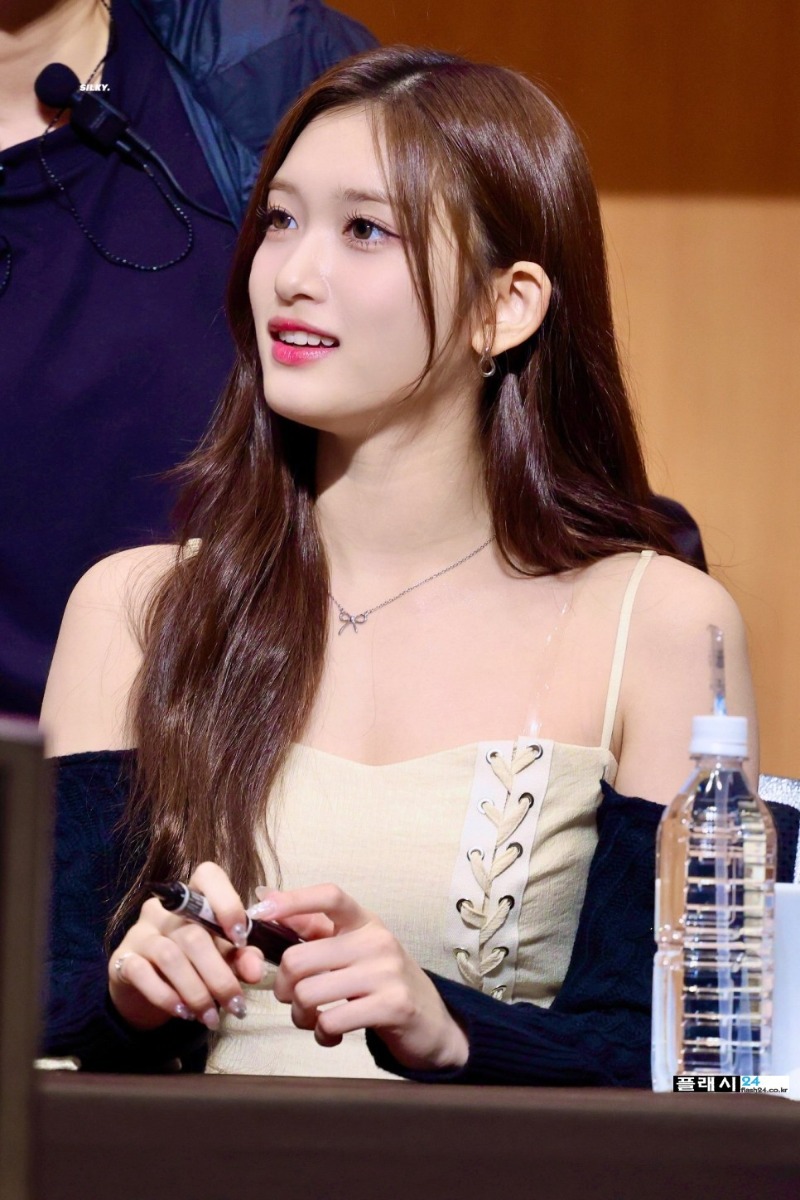 240202-IVE-Leeseo-Japan-Fansign-2.jpg