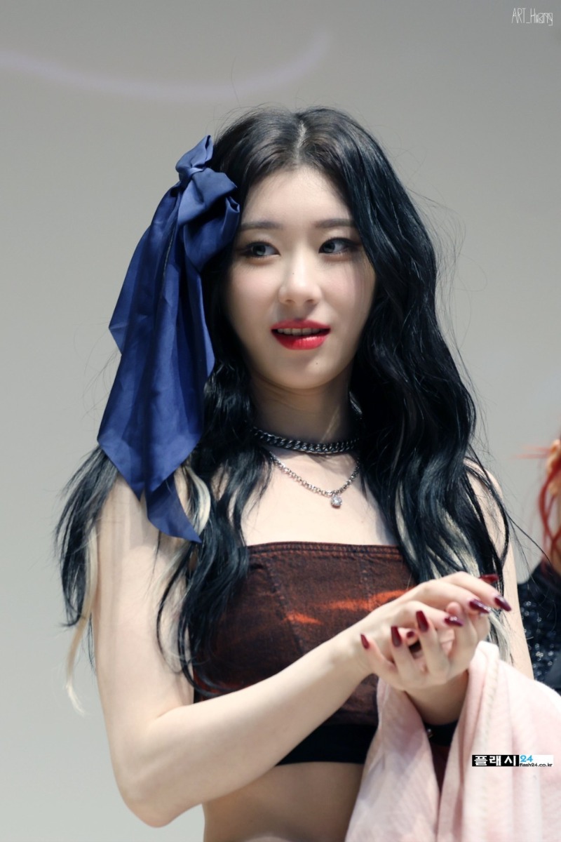 240126-ITZY-Chaeryeong-EVERLINE-Fansign-1.jpg