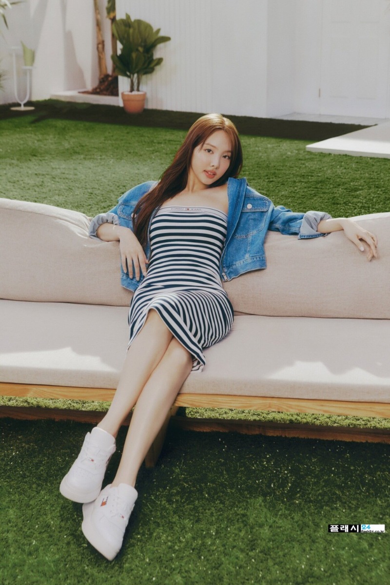 240215-NAYEON-for-TOMMY-JEANS-2.jpg