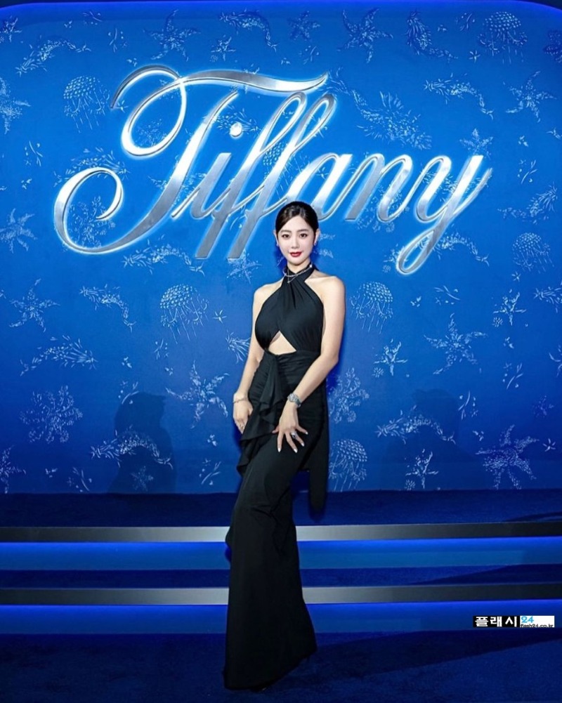Thank_you__TiffanyCo__Out_of_the_blue_in_Shanghai_tiffanyandcoTiffanyHighJew.jpg