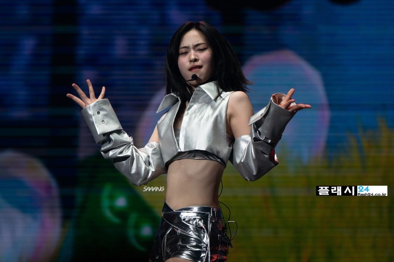 240326-ITZY-Ryujin-2nd-World-Tour-Born-To-Be-in-Melbourne-11.jpg