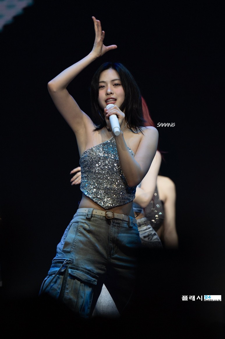 240326-ITZY-Ryujin-2nd-World-Tour-Born-To-Be-in-Melbourne-4.jpg