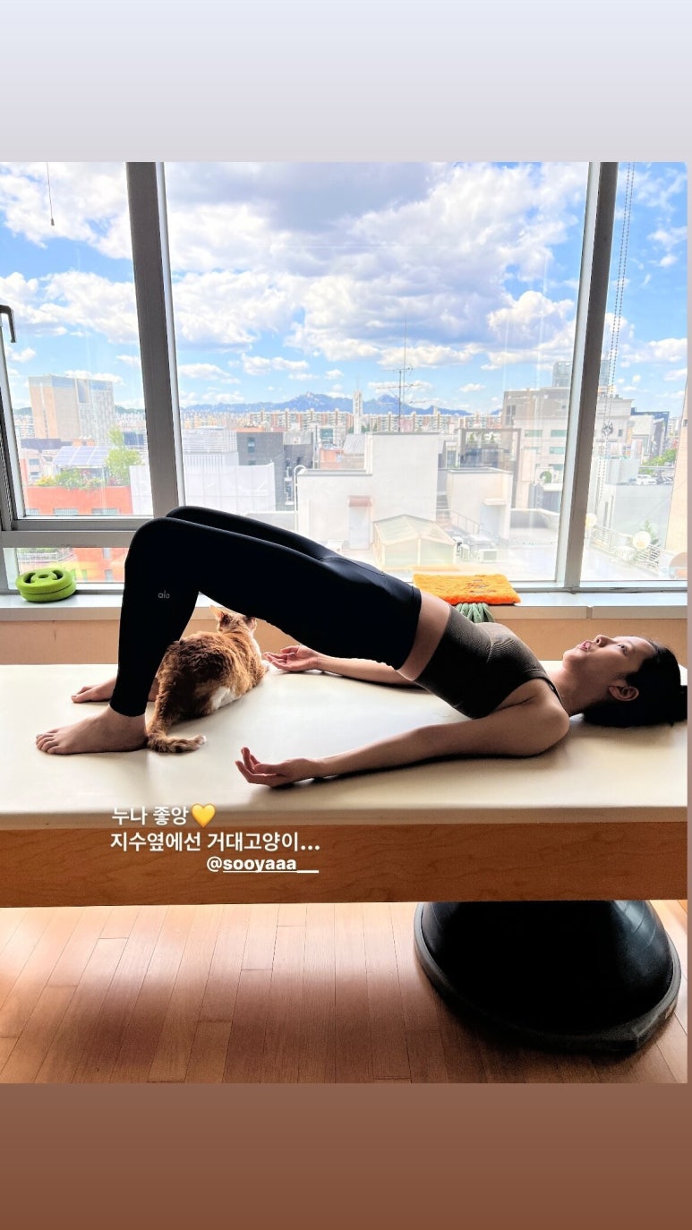 240528-Pilates-Sun-Instagram-Story-Update-with-JISOO-2.jpeg