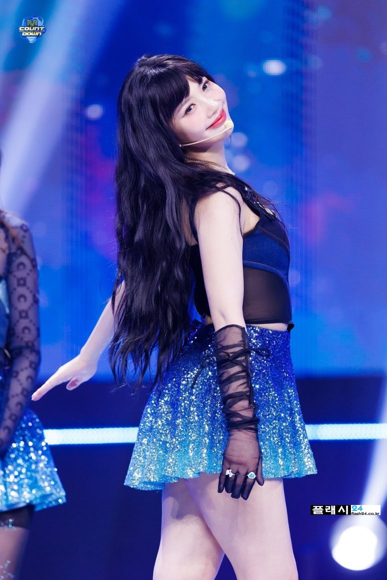 240704-RED-VELVET-Joy-Cosmic-at-M-Countdown-7.jpg