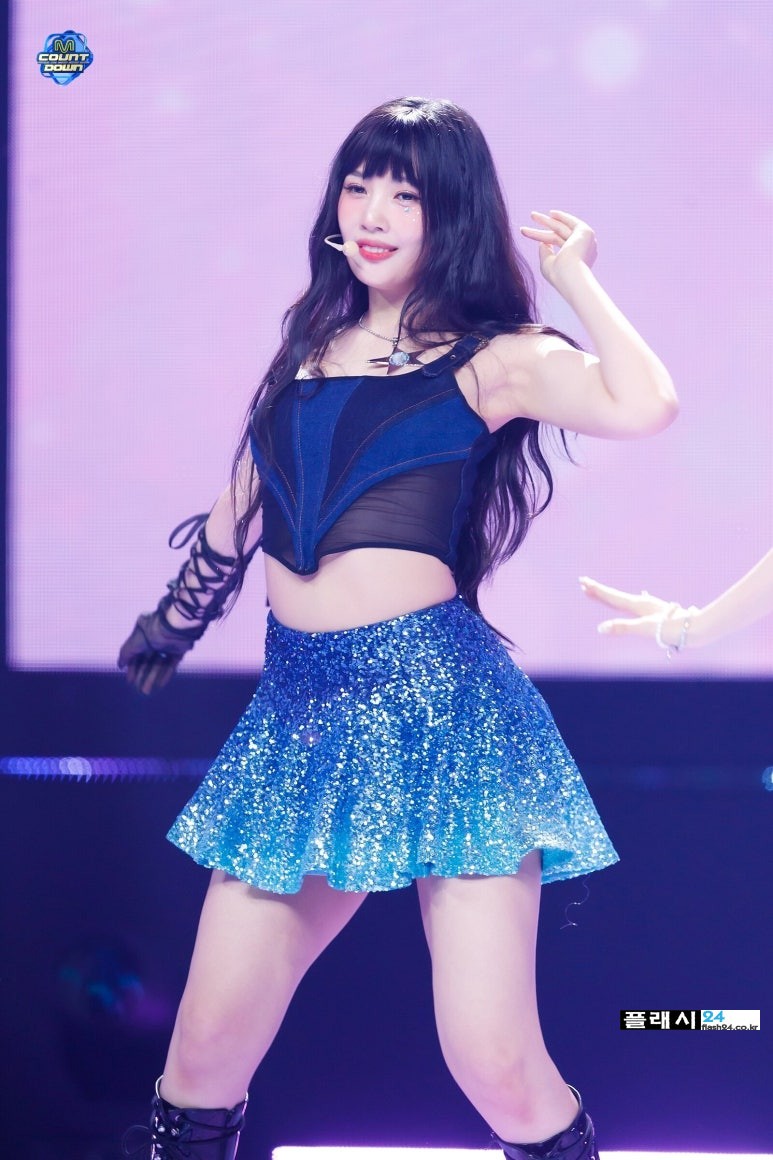 240704-RED-VELVET-Joy-Cosmic-at-M-Countdown-5.jpg