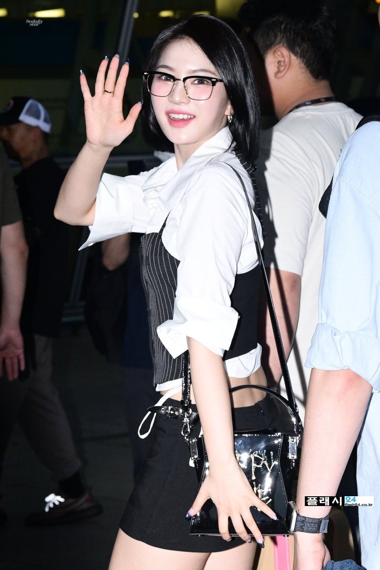 240724-STAYC-Isa-at-ICN-Airport-9.jpg