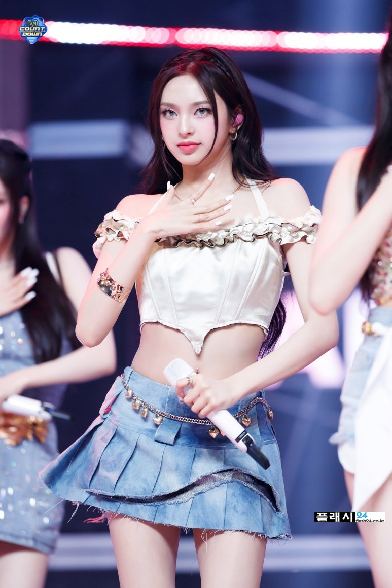 240711-BABYMONSTER-Chiquita-FOREVER-at-M-Countdown-1.jpg