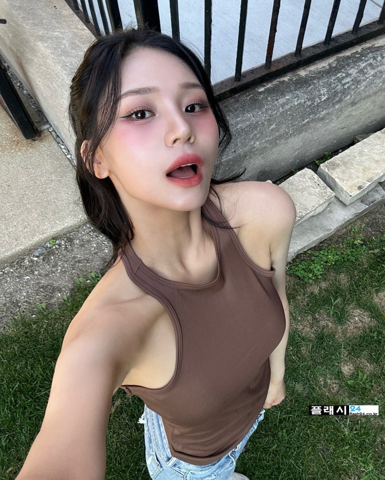 240804-VIVIZ-Umji-Instagram-2.jpg