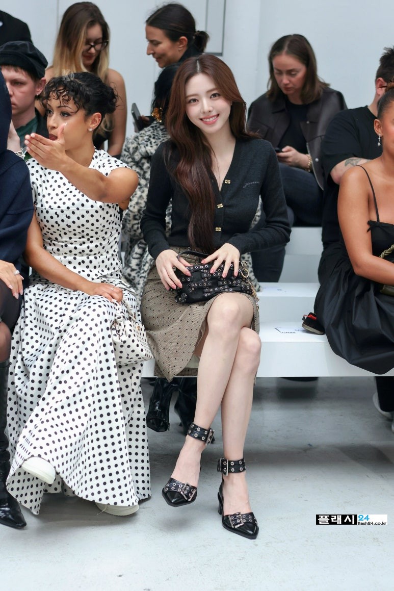 240924-YUNA-at-Paris-Fashion-Week-for-GANNI-Spring-Summer-2025-Show-1.jpg