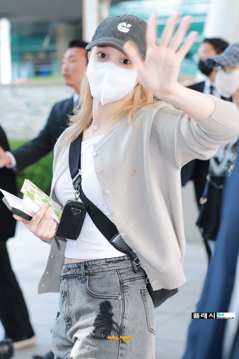 240908-Bahiyyih-at-ICN-Airport-3.jpg