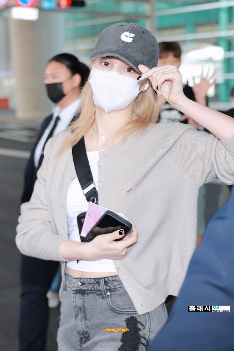 240908-Bahiyyih-at-ICN-Airport-1.jpg